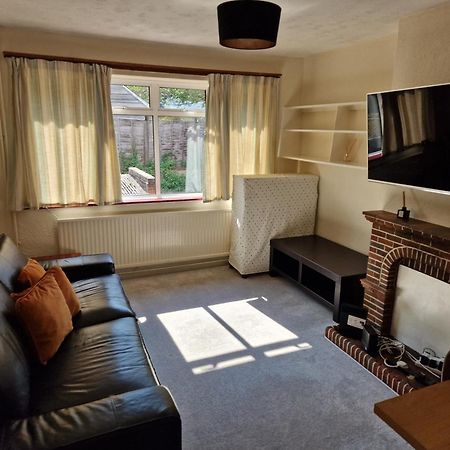 Millmead Apartment In Central Guildford With Parking Esterno foto