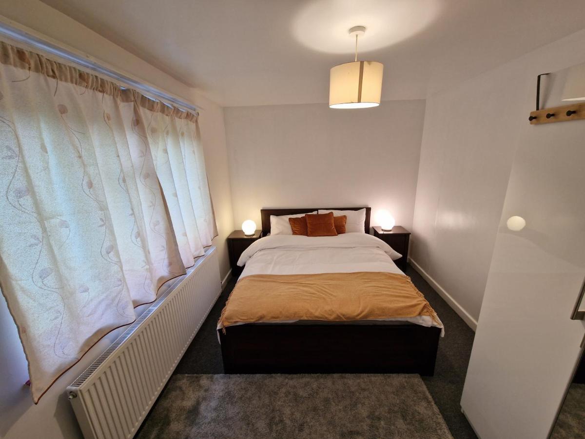 Millmead Apartment In Central Guildford With Parking Esterno foto