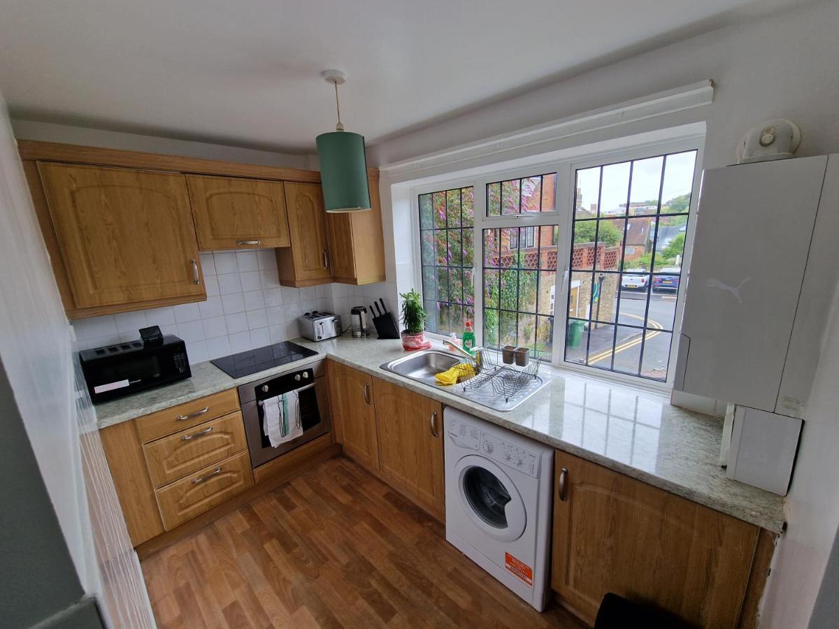 Millmead Apartment In Central Guildford With Parking Esterno foto