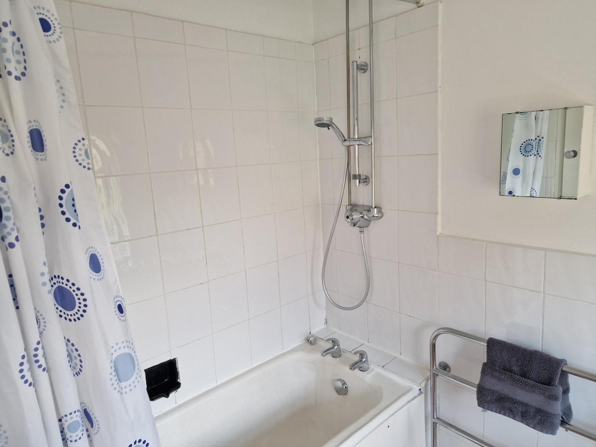 Millmead Apartment In Central Guildford With Parking Esterno foto