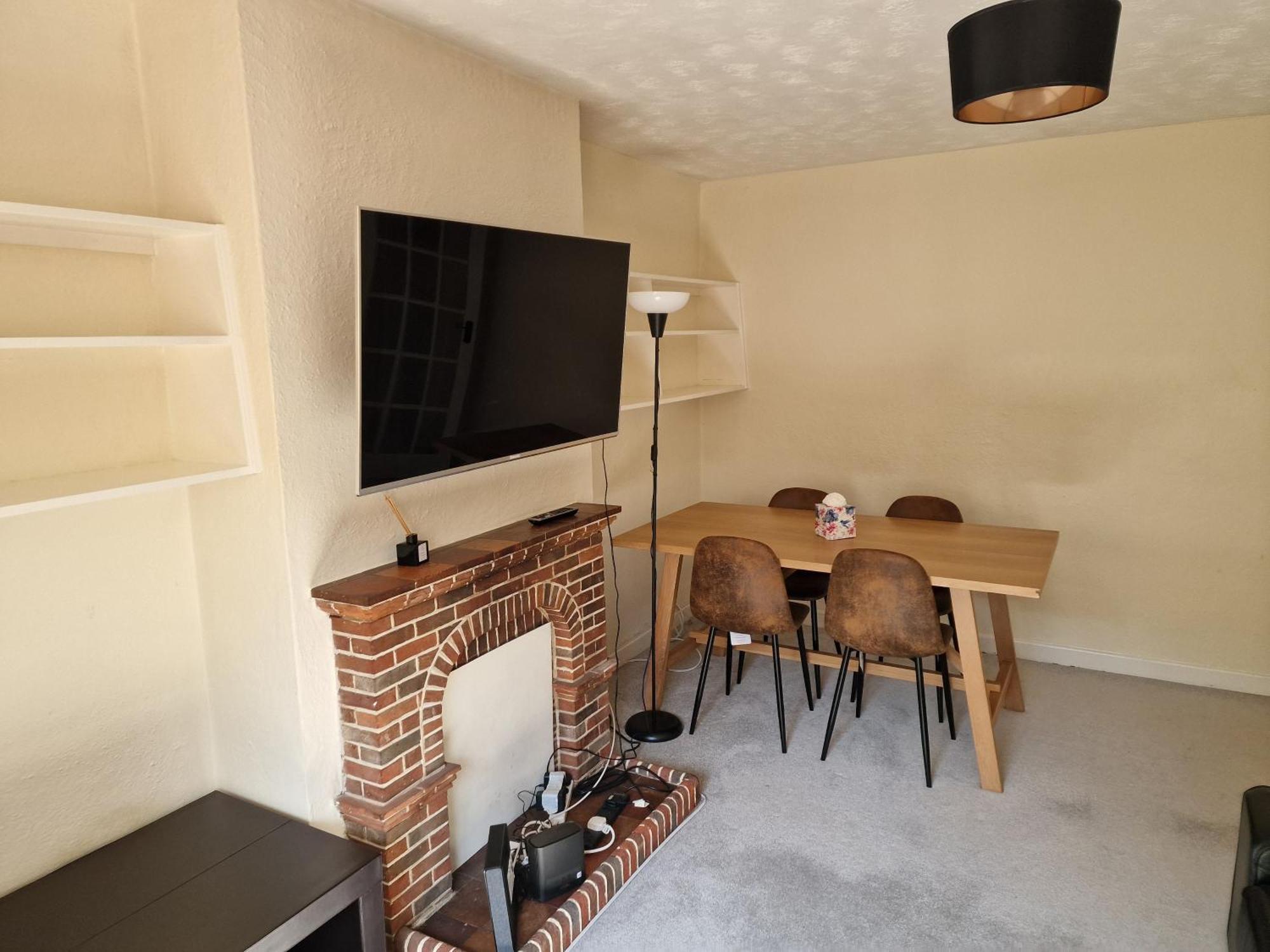 Millmead Apartment In Central Guildford With Parking Esterno foto