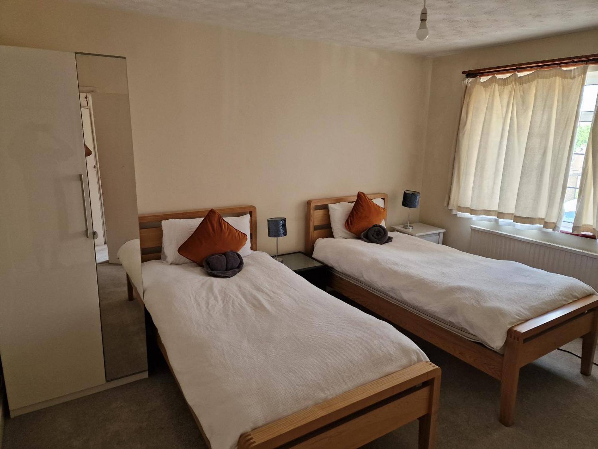 Millmead Apartment In Central Guildford With Parking Esterno foto
